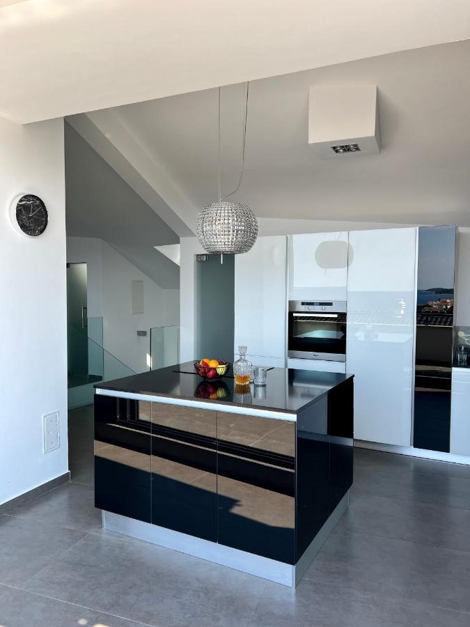 Appartement Luxury Laurus Penthouse With Awesome Sea View à Primošten Extérieur photo
